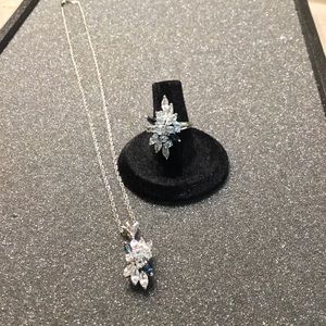 🚨Final Sale🚨!! Vintage Sterling Silver Quality Cocktail Ring & Necklace